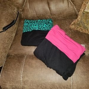 🎁Bundle of 2🎄pairs workout capris & pants